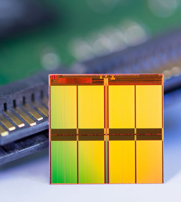 Micron crea un semiconductor flash NAND de 16 nanómetros.
